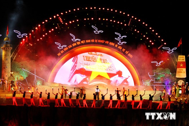 មហាគ្រួសារនៃបណ្តាជនជាតិវៀតណាមឆ្ពោះទៅកោះសមុទ្រ